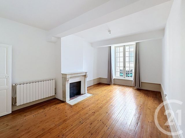 Appartement F3 &agrave; louer - 3 pi&egrave;ces - 95,03 m2 - Riom - 63 - AUVERGNE