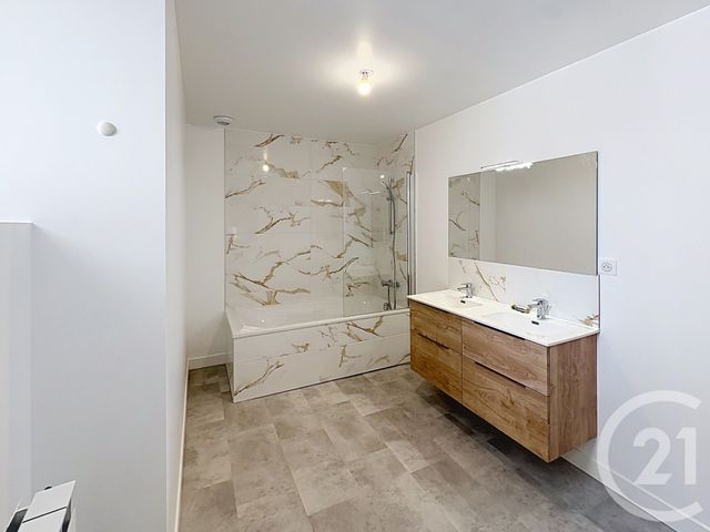 Appartement F3 &agrave; louer - 3 pi&egrave;ces - 95,03 m2 - Riom - 63 - AUVERGNE
