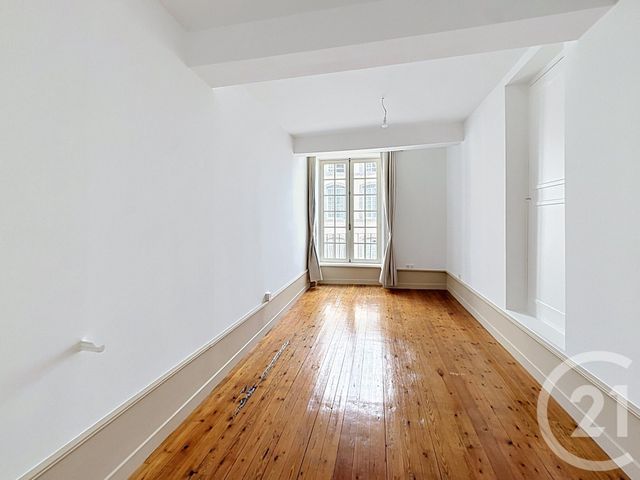 Appartement F3 &agrave; louer - 3 pi&egrave;ces - 95,03 m2 - Riom - 63 - AUVERGNE