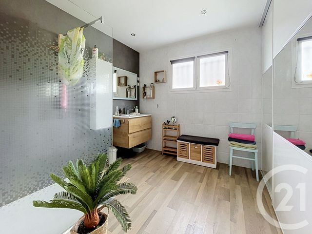 Maison &agrave; vendre - 7 pi&egrave;ces - 172 m2 - St Bonnet Pres Riom - 63 - AUVERGNE