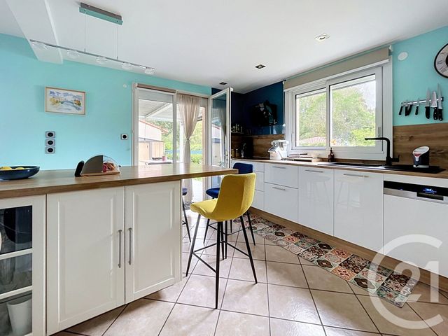 Maison &agrave; vendre - 7 pi&egrave;ces - 172 m2 - St Bonnet Pres Riom - 63 - AUVERGNE