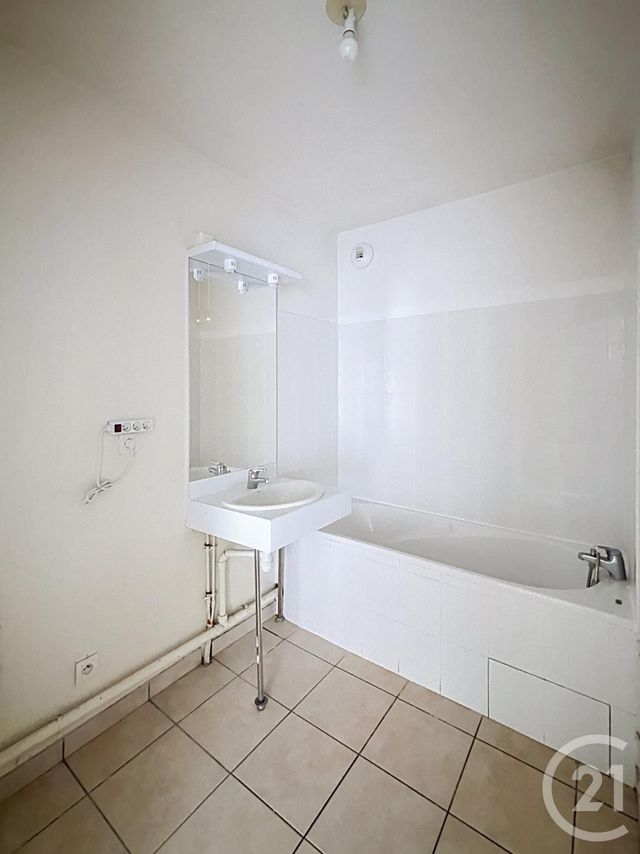 Appartement F2 &agrave; vendre - 2 pi&egrave;ces - 46,90 m2 - Riom - 63 - AUVERGNE