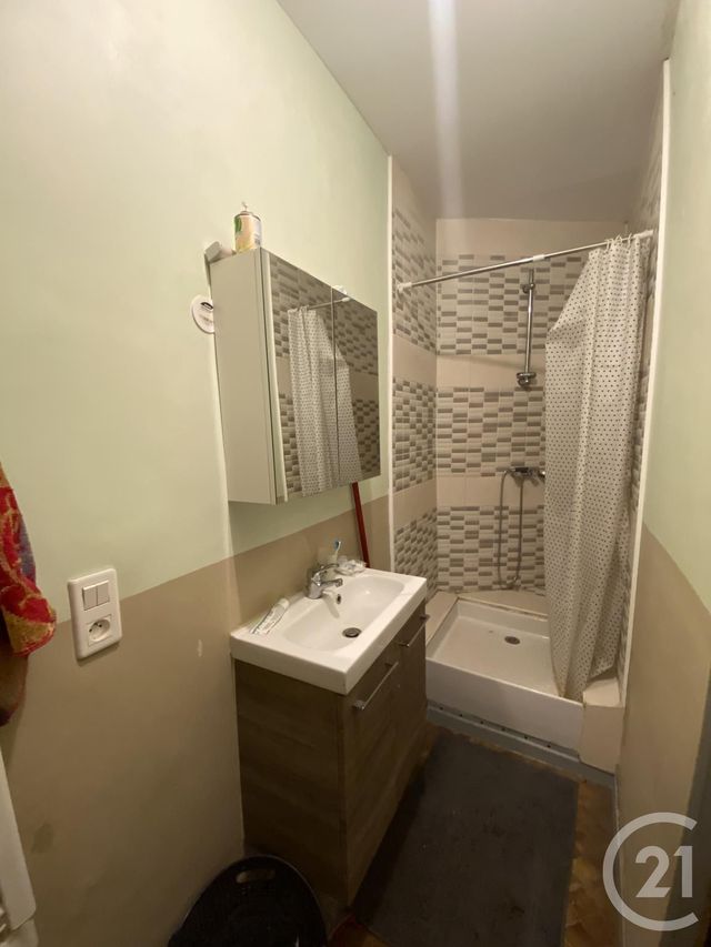 Appartement F1 &agrave; louer - 2 pi&egrave;ces - 63,09 m2 - Riom - 63 - AUVERGNE