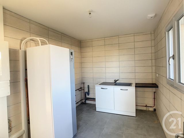 Maison &agrave; louer - 4 pi&egrave;ces - 117,06 m2 - St Gervais D Auvergne - 63 - AUVERGNE