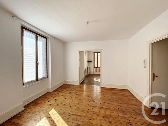 Appartement F4 &agrave; louer - 4 pi&egrave;ces - 80,80 m2 - Chatel Guyon - 63 - AUVERGNE
