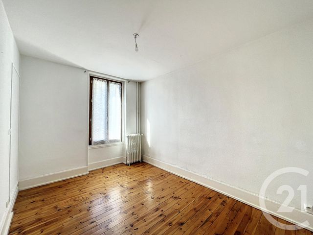 Appartement F4 &agrave; louer - 4 pi&egrave;ces - 80,80 m2 - Chatel Guyon - 63 - AUVERGNE