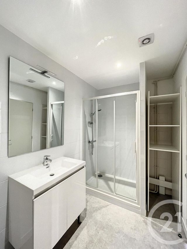 Appartement F4 &agrave; louer - 4 pi&egrave;ces - 80,80 m2 - Chatel Guyon - 63 - AUVERGNE