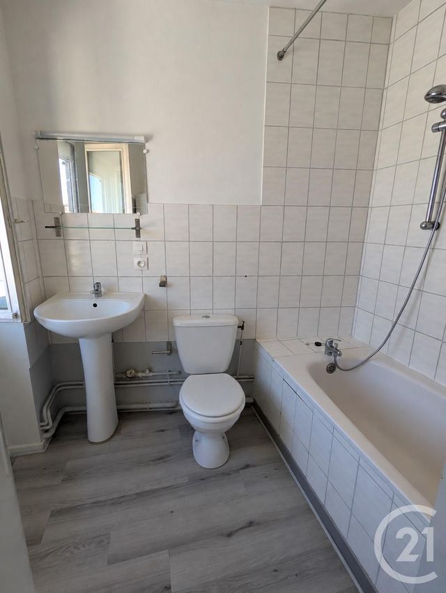 Appartement F2 &agrave; louer - 2 pi&egrave;ces - 45,42 m2 - Riom - 63 - AUVERGNE