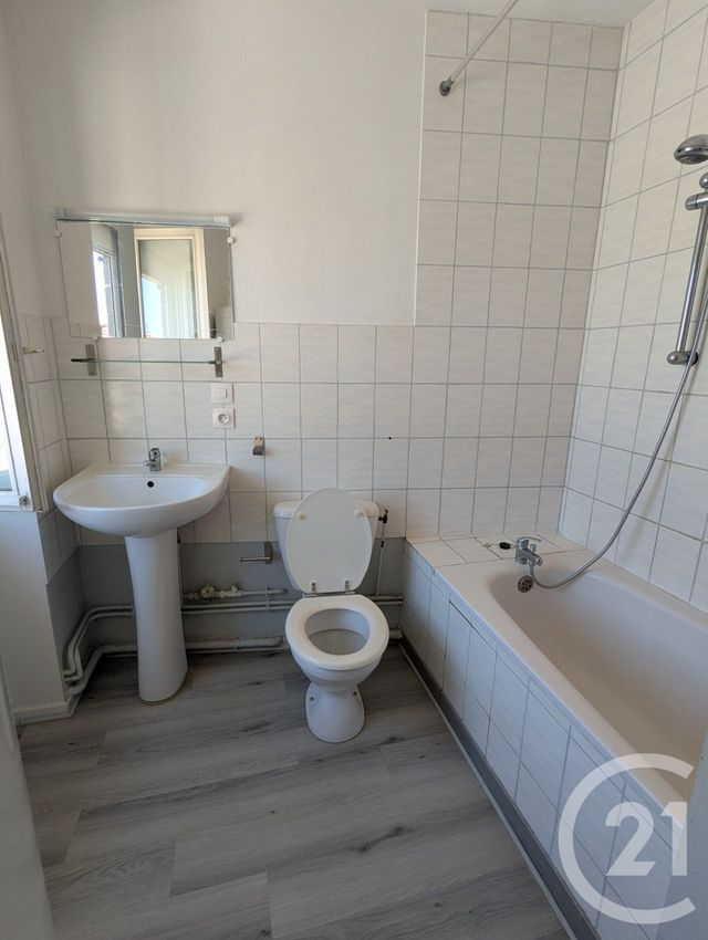 Appartement F2 &agrave; louer - 2 pi&egrave;ces - 45,29 m2 - Riom - 63 - AUVERGNE