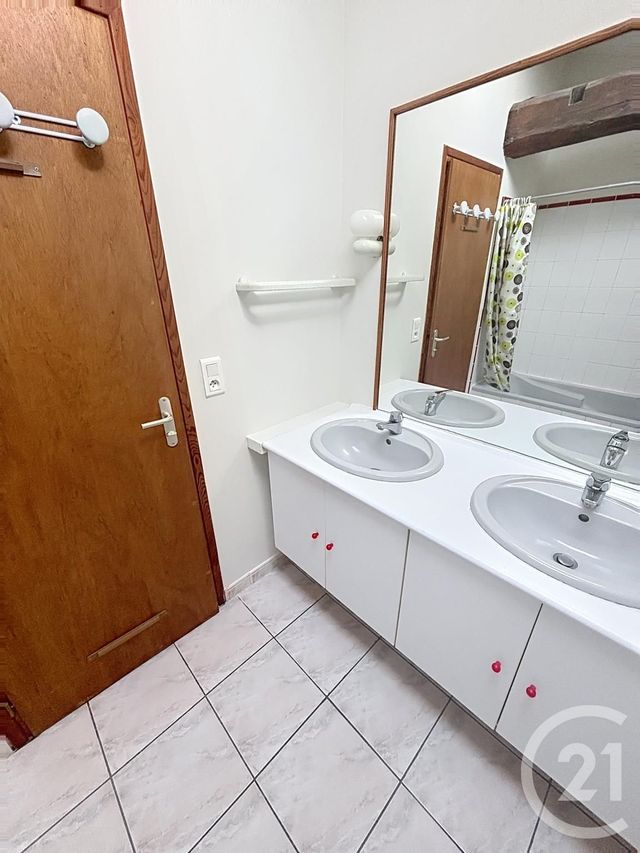 Maison &agrave; louer - 4 pi&egrave;ces - 77 m2 - Prompsat - 63 - AUVERGNE