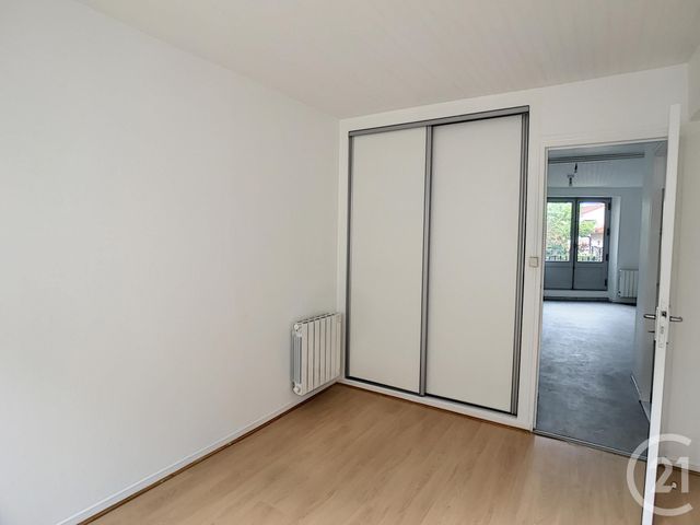 Appartement F2 &agrave; louer - 2 pi&egrave;ces - 41,90 m2 - Riom - 63 - AUVERGNE