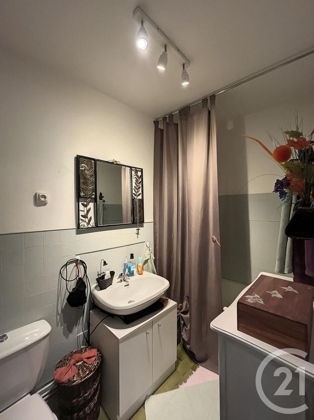 Appartement F2 &agrave; louer - 2 pi&egrave;ces - 62,08 m2 - Riom - 63 - AUVERGNE