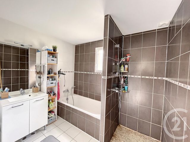 Maison &agrave; louer - 4 pi&egrave;ces - 90,80 m2 - Landogne - 63 - AUVERGNE