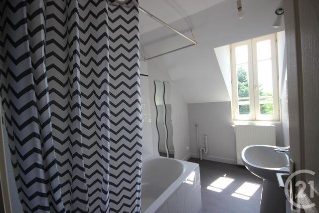 Appartement Duplex &agrave; louer - 4 pi&egrave;ces - 94,04 m2 - Puy Guillaume - 63 - AUVERGNE