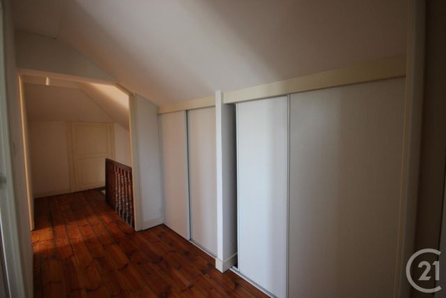 Appartement Duplex &agrave; louer - 4 pi&egrave;ces - 94,04 m2 - Puy Guillaume - 63 - AUVERGNE