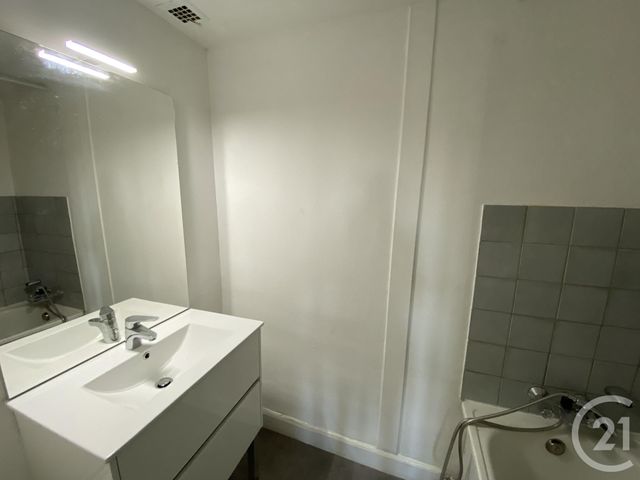 Appartement F2 &agrave; louer - 2 pi&egrave;ces - 45,04 m2 - Riom - 63 - AUVERGNE
