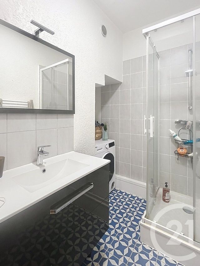 Appartement F3 &agrave; louer - 3 pi&egrave;ces - 59,08 m2 - Riom - 63 - AUVERGNE