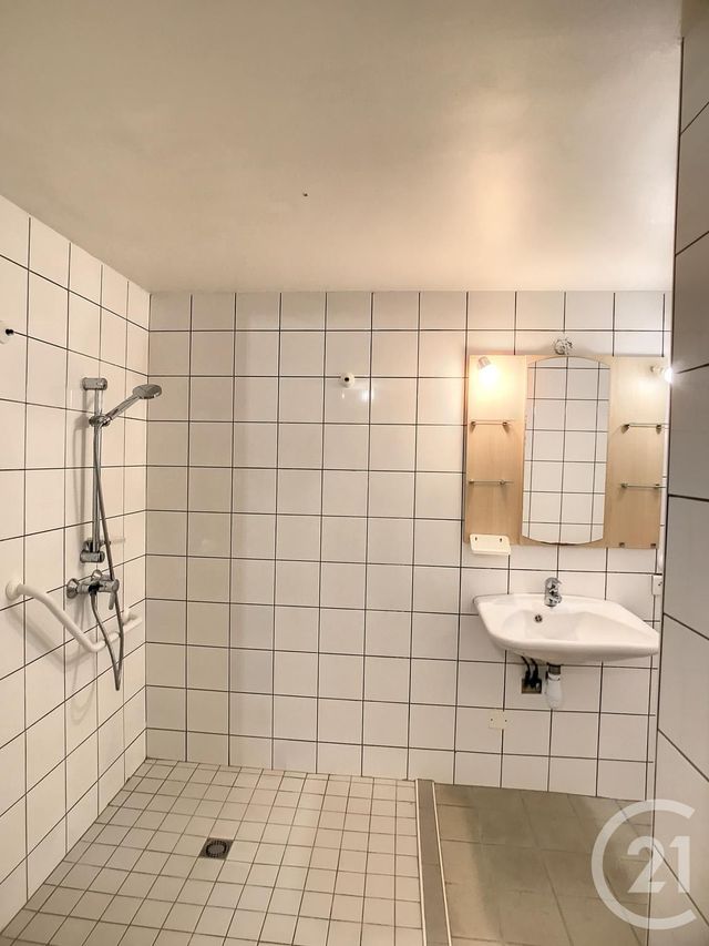 Appartement F3 &agrave; louer - 3 pi&egrave;ces - 67,06 m2 - Chatelguyon - 63 - AUVERGNE