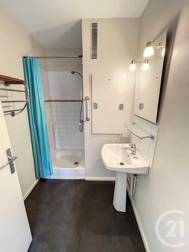 Appartement F4 &agrave; louer - 4 pi&egrave;ces - 98,46 m2 - Riom - 63 - AUVERGNE
