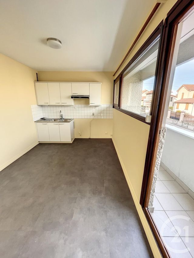 Appartement F4 &agrave; louer - 4 pi&egrave;ces - 98,46 m2 - Riom - 63 - AUVERGNE
