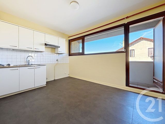 Appartement F4 &agrave; louer - 4 pi&egrave;ces - 98,46 m2 - Riom - 63 - AUVERGNE