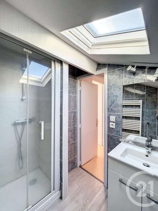 Appartement F3 &agrave; louer - 3 pi&egrave;ces - 52,43 m2 - Volvic - 63 - AUVERGNE
