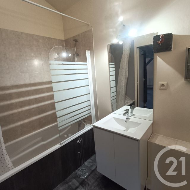 Appartement F2 &agrave; louer - 3 pi&egrave;ces - 63,11 m2 - Riom - 63 - AUVERGNE