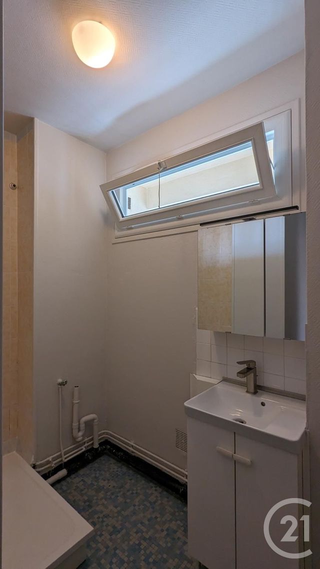 Appartement F2 &agrave; louer - 2 pi&egrave;ces - 42,17 m2 - Clermont Ferrand - 63 - AUVERGNE