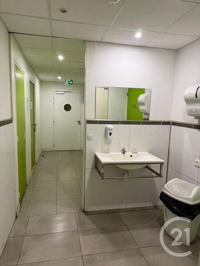 Local commercial à vendre - 1200.0 m2 - 78 - Yvelines