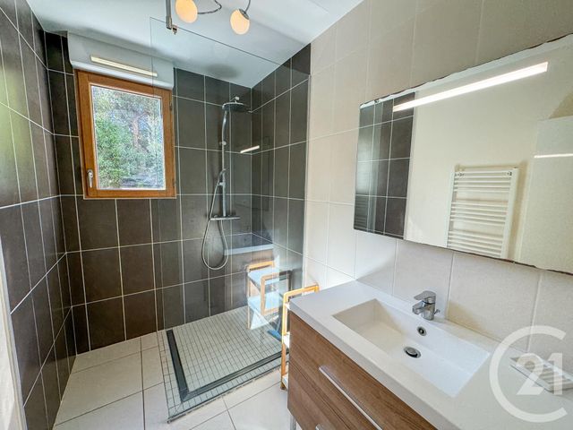 Appartement T3 à vendre - 3 pièces - 62 m2 - Cavalaire Sur Mer - 83 - PROVENCE-ALPES-COTE-D-AZUR