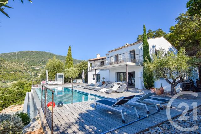 Maison à vendre - 8 pièces - 250 m2 - Cavalaire Sur Mer - 83 - PROVENCE-ALPES-COTE-D-AZUR