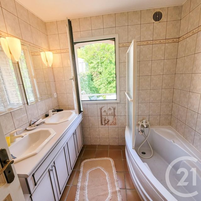 Maison à vendre - 12 pièces - 220 m2 - Cavalaire Sur Mer - 83 - PROVENCE-ALPES-COTE-D-AZUR