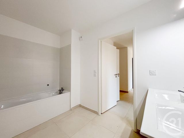 Appartement à vendre - 4 pièces - 87,12 m2 - Cavalaire Sur Mer - 83 - PROVENCE-ALPES-COTE-D-AZUR