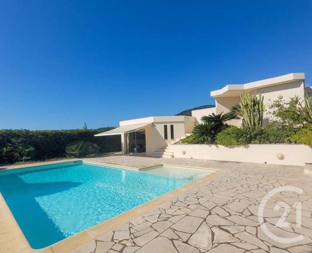 Maison à vendre - 6 pièces - 191 m2 - Cavalaire Sur Mer - 83 - PROVENCE-ALPES-COTE-D-AZUR