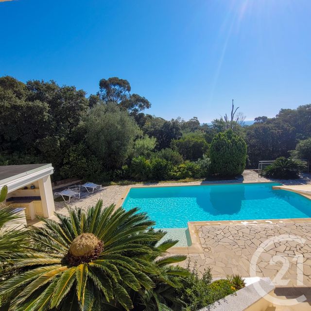 Maison à vendre - 6 pièces - 191 m2 - Cavalaire Sur Mer - 83 - PROVENCE-ALPES-COTE-D-AZUR