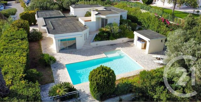 Maison à vendre - 6 pièces - 191 m2 - Cavalaire Sur Mer - 83 - PROVENCE-ALPES-COTE-D-AZUR