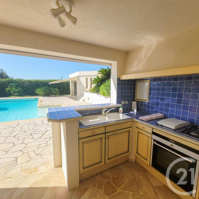 Maison à vendre - 6 pièces - 191 m2 - Cavalaire Sur Mer - 83 - PROVENCE-ALPES-COTE-D-AZUR