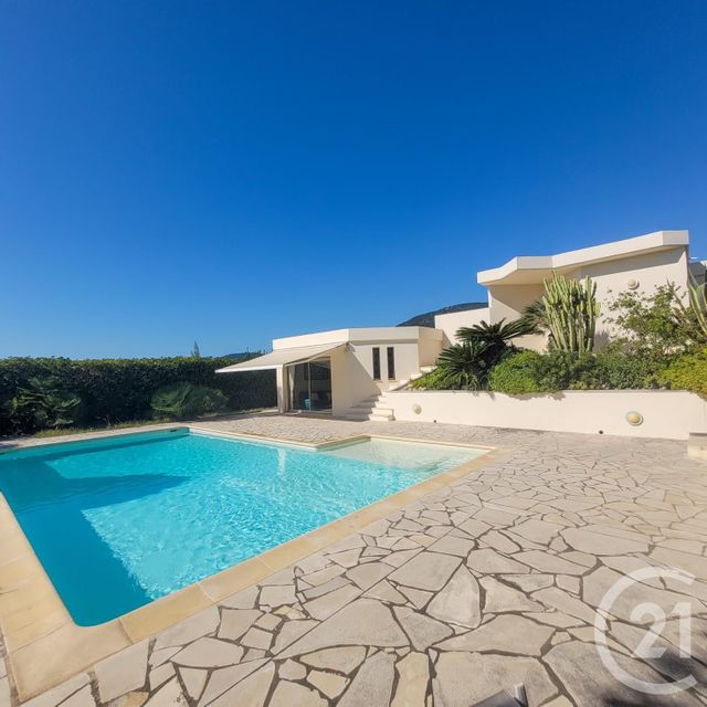 Maison à vendre - 6 pièces - 191 m2 - Cavalaire Sur Mer - 83 - PROVENCE-ALPES-COTE-D-AZUR