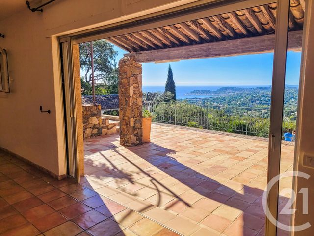 Maison à vendre - 6 pièces - 197,38 m2 - Cavalaire Sur Mer - 83 - PROVENCE-ALPES-COTE-D-AZUR