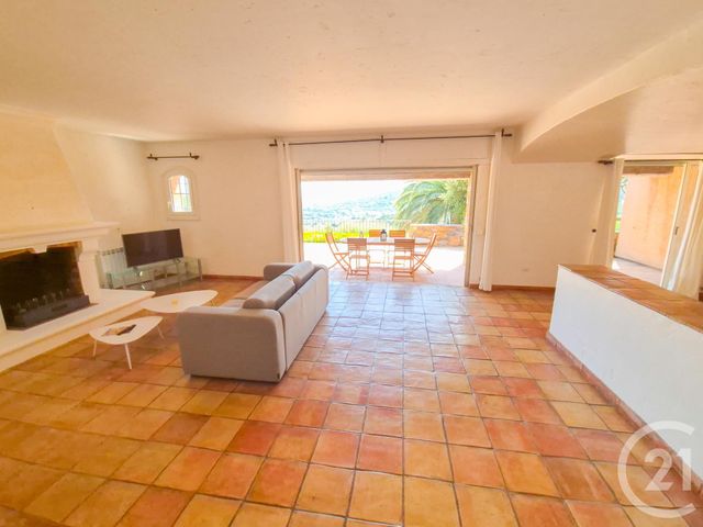 Maison à vendre - 6 pièces - 197,38 m2 - Cavalaire Sur Mer - 83 - PROVENCE-ALPES-COTE-D-AZUR