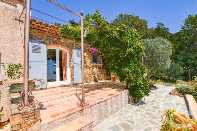 Maison à vendre - 6 pièces - 197,38 m2 - Cavalaire Sur Mer - 83 - PROVENCE-ALPES-COTE-D-AZUR