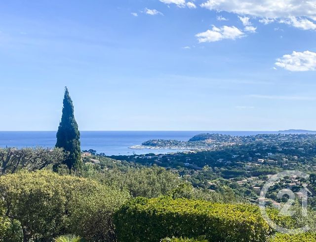 Maison à vendre - 6 pièces - 197,38 m2 - Cavalaire Sur Mer - 83 - PROVENCE-ALPES-COTE-D-AZUR