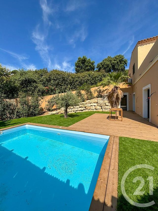 Appartement F3 à vendre - 3 pièces - 97,18 m2 - Cavalaire Sur Mer - 83 - PROVENCE-ALPES-COTE-D-AZUR