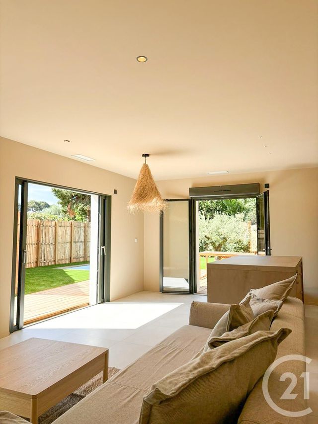 Appartement F3 à vendre - 3 pièces - 97,18 m2 - Cavalaire Sur Mer - 83 - PROVENCE-ALPES-COTE-D-AZUR