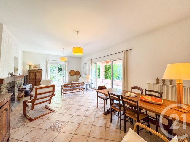 Maison à vendre - 5 pièces - 121 m2 - La Croix Valmer - 83 - PROVENCE-ALPES-COTE-D-AZUR