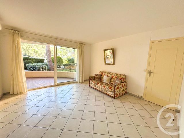 Appartement F3 à vendre - 3 pièces - 53 m2 - Cavalaire Sur Mer - 83 - PROVENCE-ALPES-COTE-D-AZUR