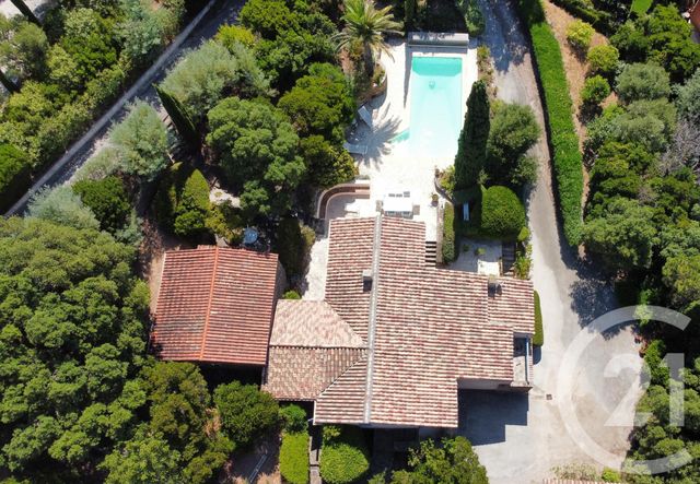 Maison à vendre - 6 pièces - 182 m2 - Cavalaire Sur Mer - 83 - PROVENCE-ALPES-COTE-D-AZUR