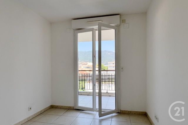 Appartement T3 à vendre - 3 pièces - 64,15 m2 - Cavalaire Sur Mer - 83 - PROVENCE-ALPES-COTE-D-AZUR