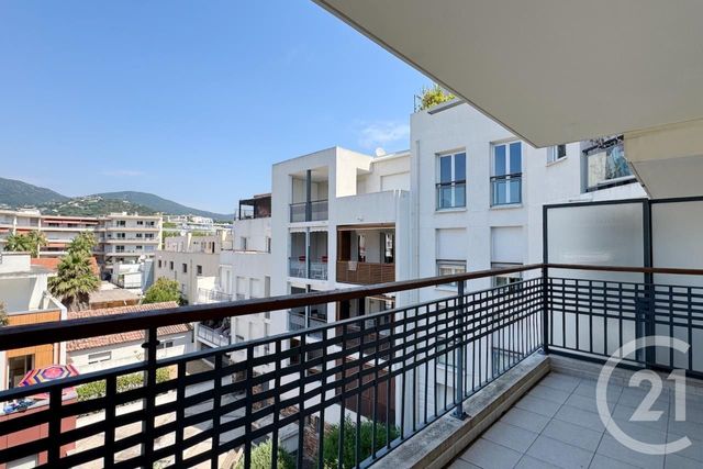 Appartement T3 à vendre - 3 pièces - 64,15 m2 - Cavalaire Sur Mer - 83 - PROVENCE-ALPES-COTE-D-AZUR
