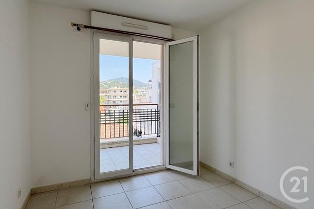 Appartement T3 à vendre - 3 pièces - 64,15 m2 - Cavalaire Sur Mer - 83 - PROVENCE-ALPES-COTE-D-AZUR